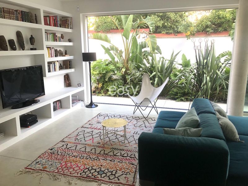 find a suitable and ideal shooting location in the beautiful city of Marseille